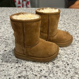 Uggs toddler girls size 6